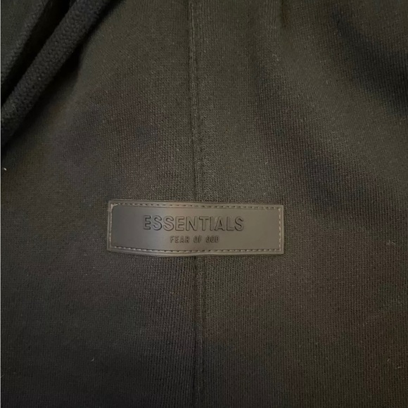 Fear of God black essentials shorts - Picture 5 of 8